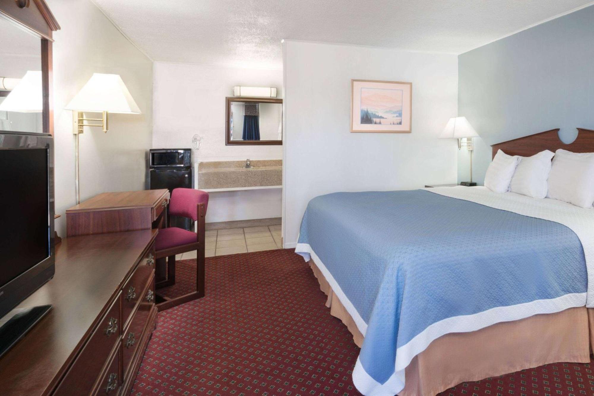Travelodge By Wyndham Las Vegas Nm מראה חיצוני תמונה